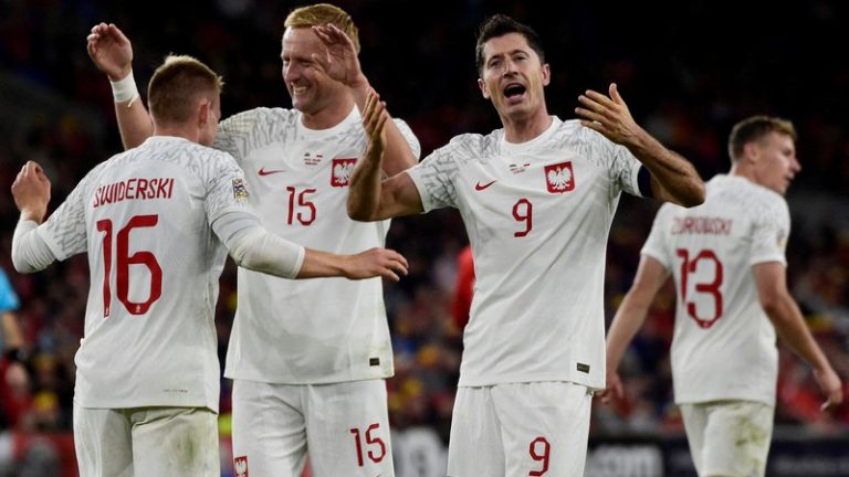 Khám phá Đội tuyển bóng đá Quốc gia Ba Lan có gì chú ý
