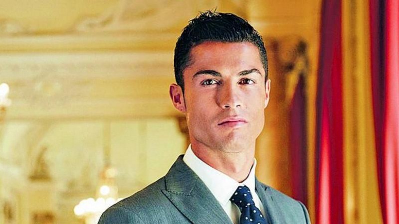 Ronaldo không chỉ là tài năng hàng đầu bóng đá mà luôn được biết tới là cầu thủ đẹp trai nhất thế giới