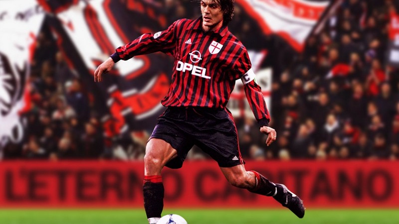 Paolo Maldini chính là hậu vệ huyền thoại của AC Milan và của toàn thế giới